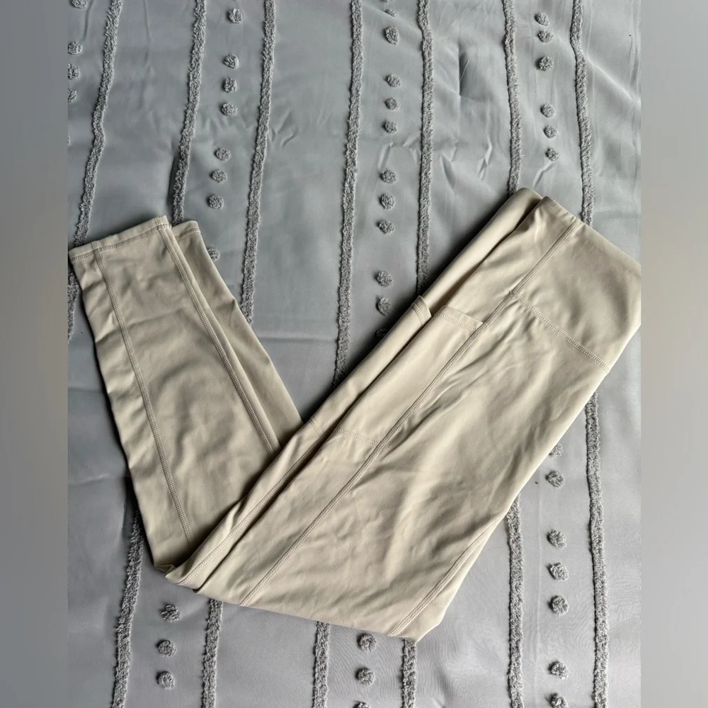 New Mono B High Rise active leggings no seam front and side pocket Sand L